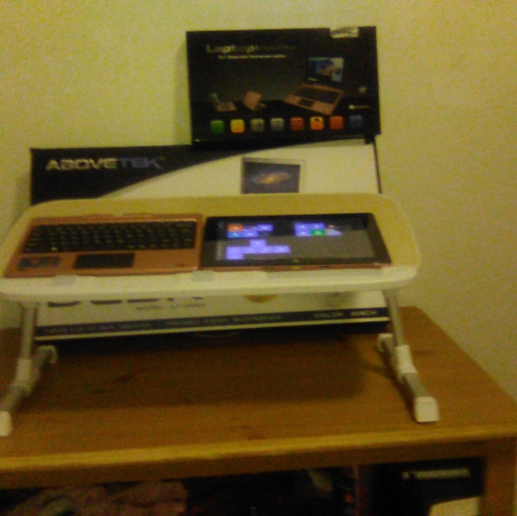 Iview Laptop Magnus Plus and Laptop Desk - Picture 2 of 11